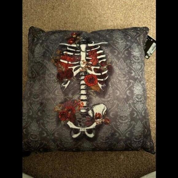 Spirit Halloween Pillows 2-Pack: A Spooky Accent for Every Home - Picture 4 of 5